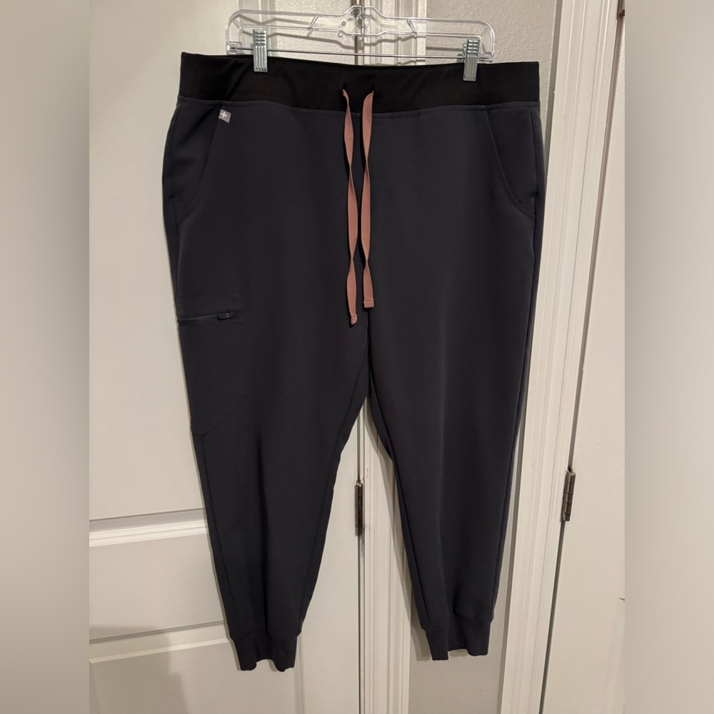 Figs XLP Zamora Joggers in Charcoal